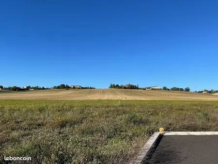 terrain 629 m² taix