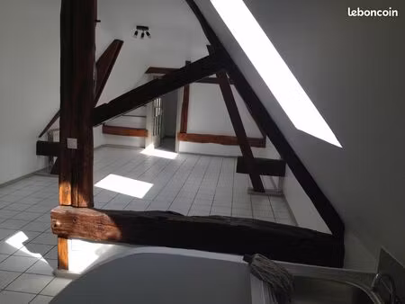 à bennecourt  f2 mansardé 44m2 habitables 62m2 au sol 680 hc