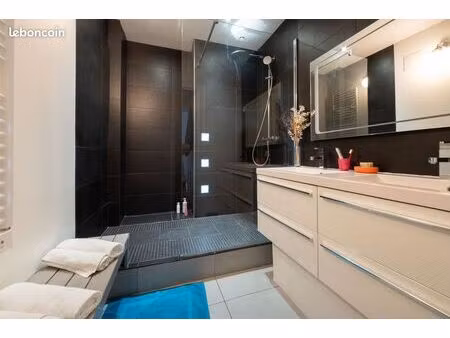 appartement meublé 70 m² rénové – centre nantes viarme – 2 chambres avec balcons