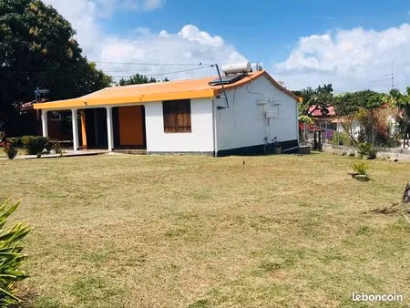 maison à vendre avec un beau terrain