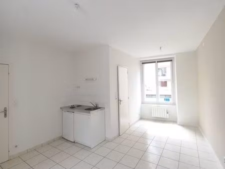 hypercentre studio non meublé  calme  lumineux  rénové 19 m2