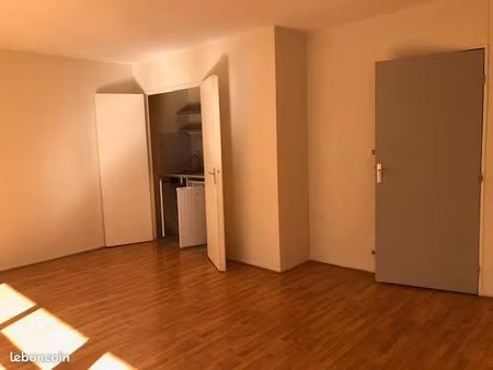 beau t1 non meublé avec balcon & parking privatif à louer bordeaux caudéran 33200