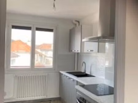 loation appartement traversant de 61 m2 cusset