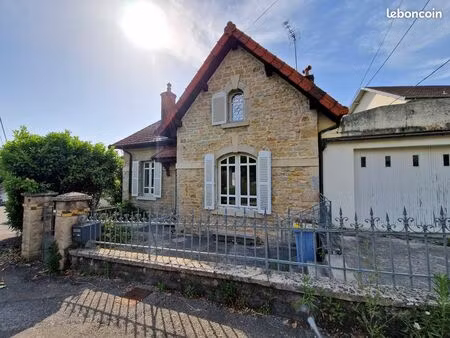 location maison 3-4 chambres  centre-ville lons-le-saunier  jardin et garage