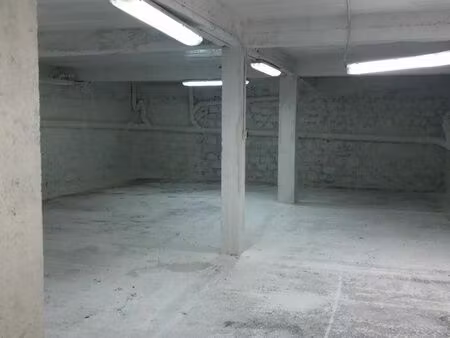location cave 100m2