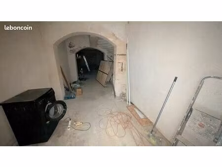 local en rdc de 80 m2 centre ville nîmes