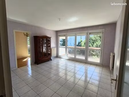 saint-étienne – appartement t3 de 62 93 m² – 7ème étage avec ascenseur – 590 cc