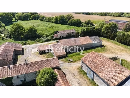 maison 4 pièces - 1700 m²