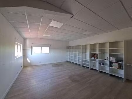 location bureaux et commerces à saligny (85170) : à louer / 120m² saligny