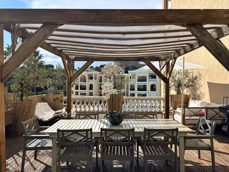 à vendre – appartement 4 pièces avec terrasse de 120 m²  vue dégagée et piscine – quartier
