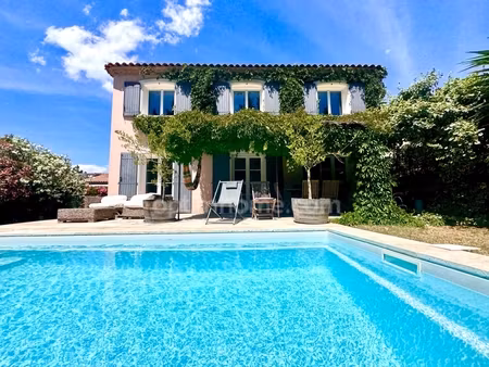 charmante maison au calme  4 chambres  piscine  600 m2 de terrain