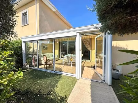 a vendre villa jonquieres saint vincent 4 piéces de 124m² avec véranda  parking et garage