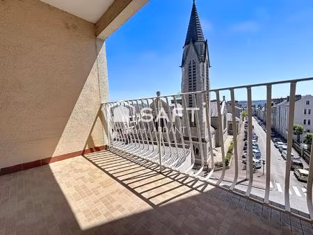 place des carmes : appartement trois pièces  refait à neuf ! ascenseur