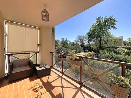 t3 en residence arboree terrasse et parking