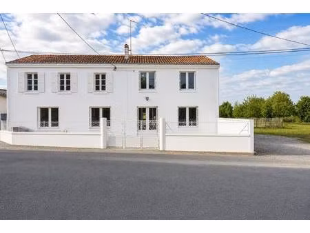 charmante maison 6 pièces à écoyeux  à seulement 10 minutes de saintes