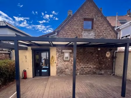 maison de village situee dans la commune d'illies