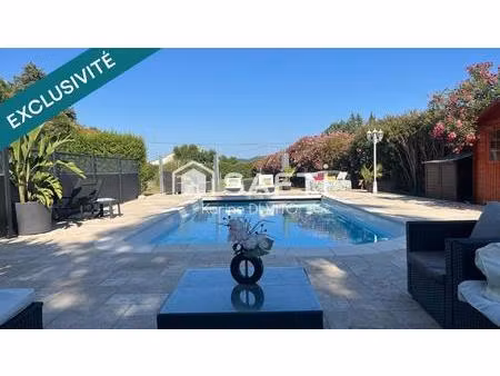 domaine de 9300 m2 entièrement clôturé et arboré avec piscine