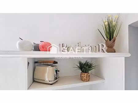 269 m² habitables  6 chambres  piscine et jardin clos