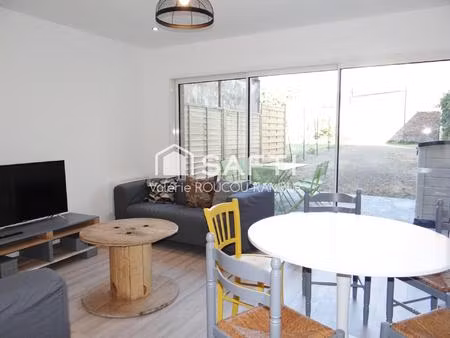 charmante maison de ville entièrement rénovée avec jardin.