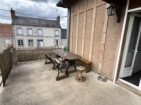 appartement de caractère de 130 m2 en plein centre de fay-au