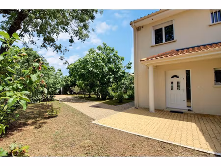 a vendre - chaumes en retz - plein centre - maison contempor