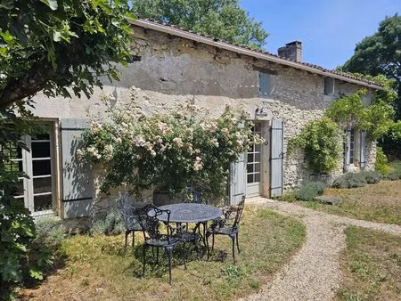maison de 3 chambres pleine de charme et de caractère original