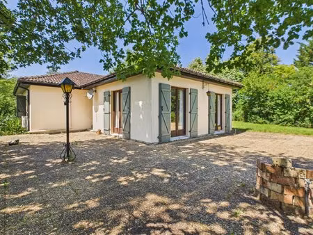 charmante maison de plain-pied de 3 chambres avec piscine à siorac-en-périgord