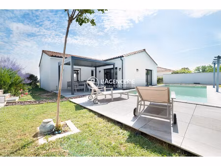 élégante villa de plain-pied avec piscine à quelques minutes