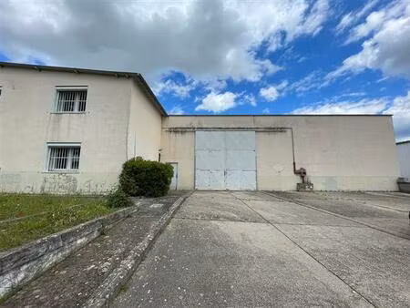 location local d'activités st laurent de mure 860 m²