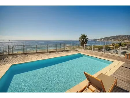 juan les pins – appartement avec jardin privatif  piscine sur le toit et accès direct à la