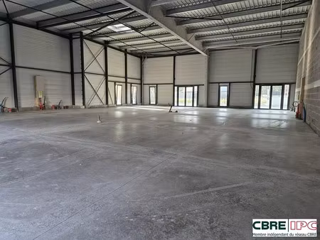 location local d'activités pau 441 m²