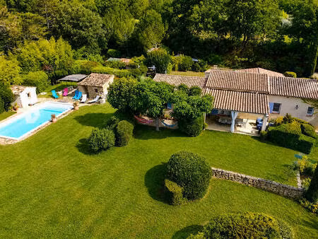 belle villa de plain pied dans un écrin de verdure