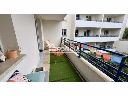 vendu libre de tout occupant  proche centre ville et facultés  beau 2 pièces avec balcon