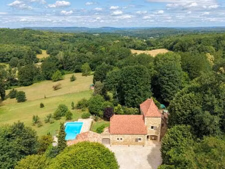 secteur gourdon - situation privilégiée avec vue pour cette magnifique propriété en pierre