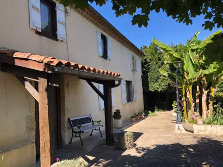 maison en pierre avec gîte 240 m2 hab. et 20000 m2 terrain