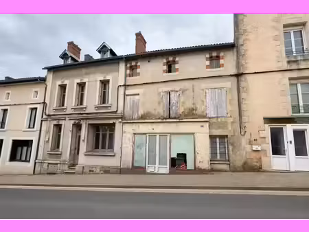 vente maison 6 pièces 280 m² à valence-en-poitou (86700)  79 000 €
