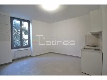 location appartement 1 pièce 21m² nimes 30000