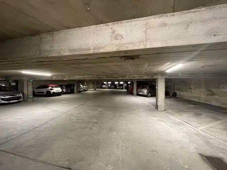 place de parking sécurisé saint-michel - rue victor hugo