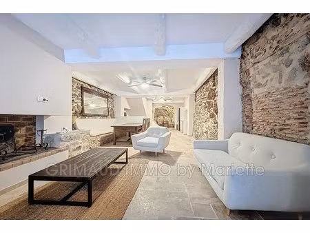 charmante maison de village rénovée intégralement  répartie su