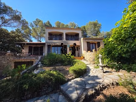 villa à quelques pas de la mer et de boulouris