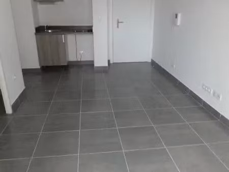 appartement à louer 2 pièces 35.83 m² - nîmes (30) - 541€