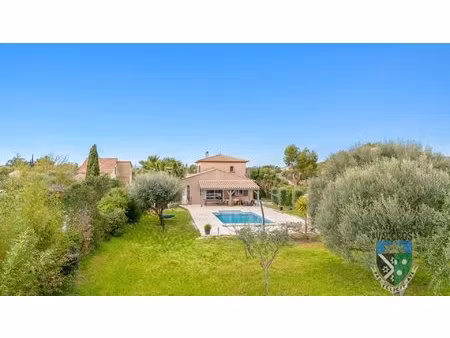 villa de prestige avec piscine et pool house a la londe les maures proche des plages