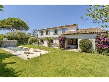 villa récente à pied de la plage et proche du village de saint-tropez à vendre
