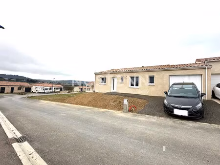 location villa t4 de construction récente 86 m² avec garage et jardin clos / berriac proch
