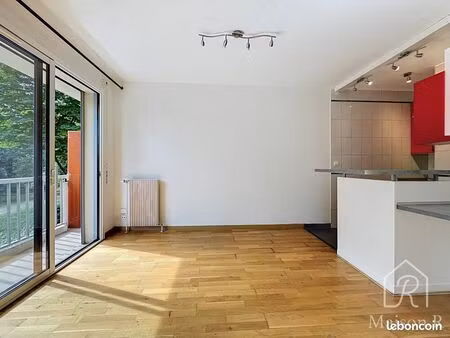 studio 1 pièce 27 m²