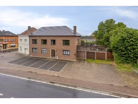 zeer ruim appartement(3slpks) met 2 garages + zolder + tuin