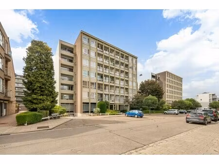 gunstig gelegen appartement met 2 slaapkamers  ondergrondse autostaanplaats en kelderbergi