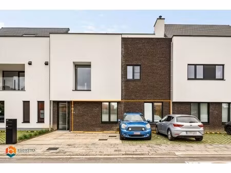 gelijkvloers energiezuinig app. met 2 slpkrs  2 terrassen en garagebox