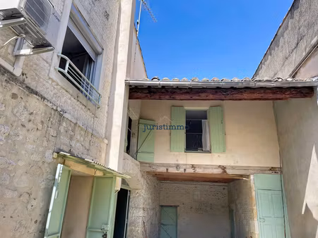 maison de village xixème avec extérieur.