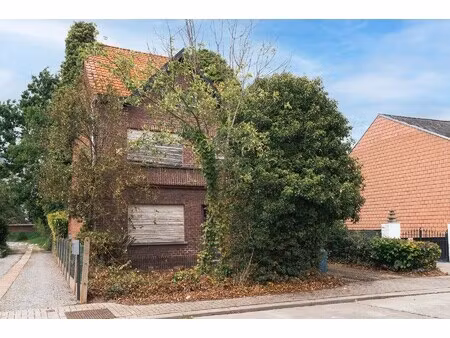 gezellige  te renoveren open woning in een rustige straat